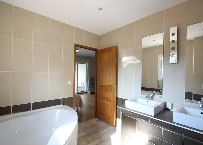 Clos Des Oliviers * Lumio (Corsica)